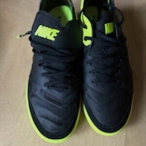 Nike Tennis Shoes